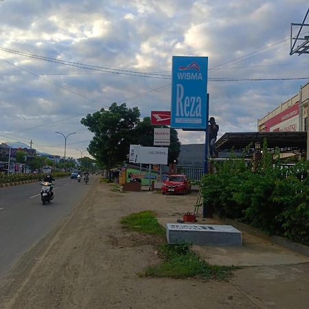 Wisma Reza Palopoモーテル エクステリア 写真