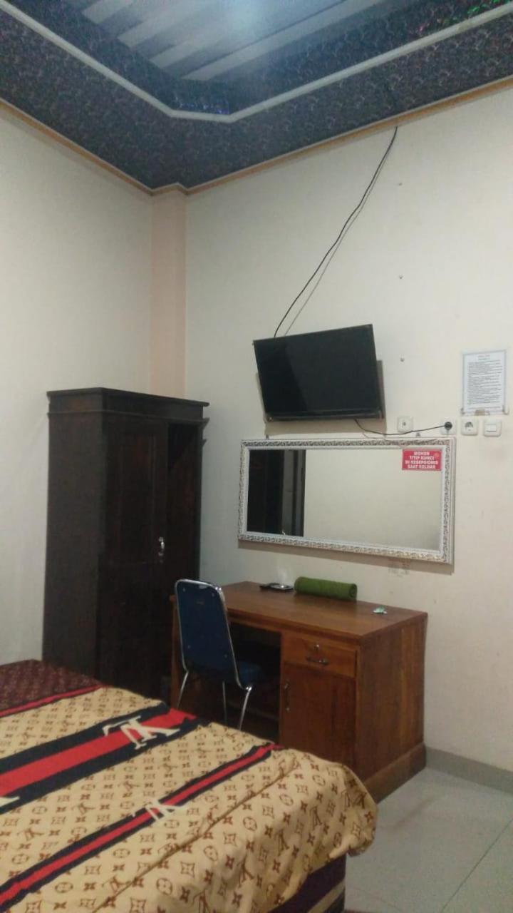 Wisma Reza Palopoモーテル エクステリア 写真