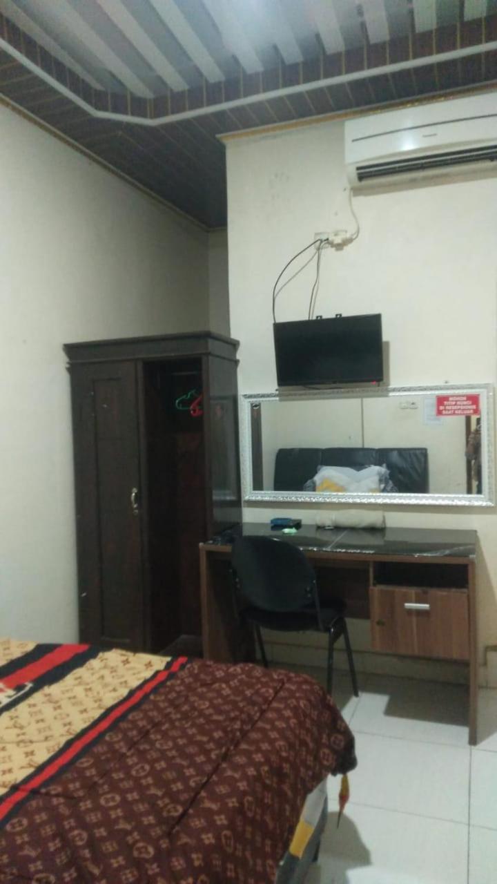 Wisma Reza Palopoモーテル エクステリア 写真